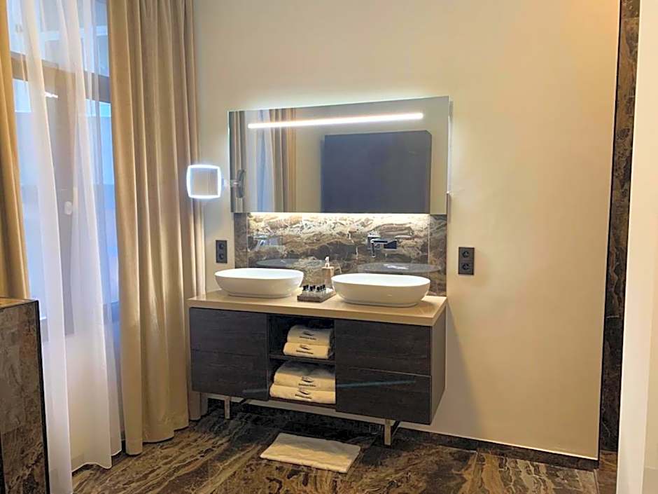 Botanique Suites AirBnB, Antwerp
