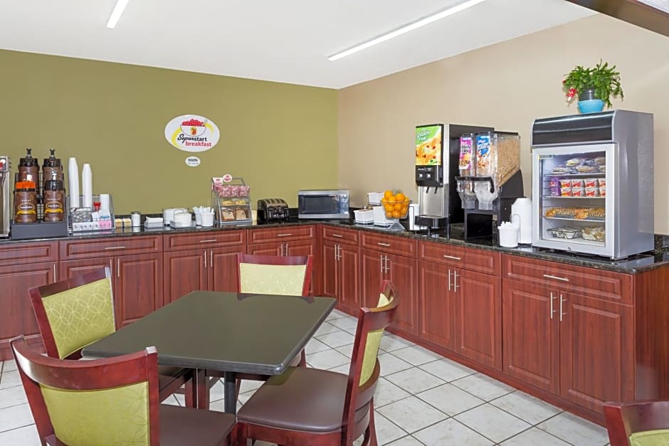 Super 8 by Wyndham Sarasota Near Siesta Key