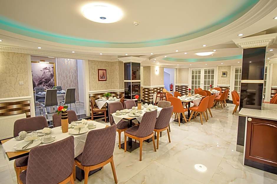 PEMBRIDGE PALACE HOTEL