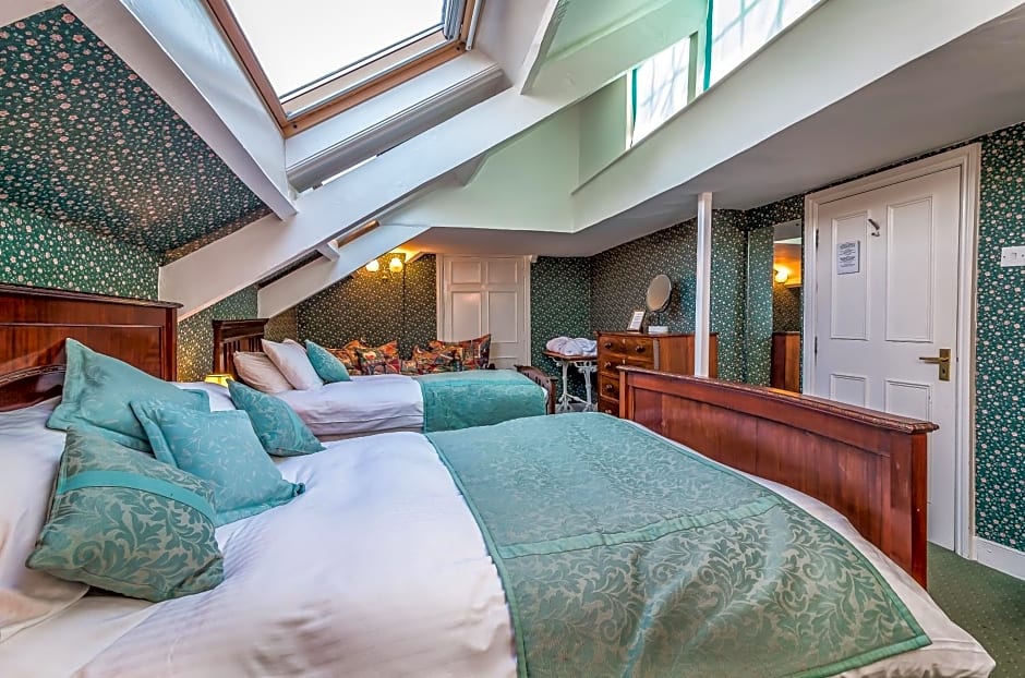 The Lynch Country House