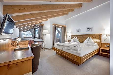 Superior Double Room with Balcony