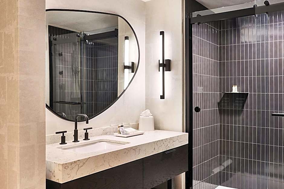 Renaissance® Phoenix Glendale Hotel & Conference Center