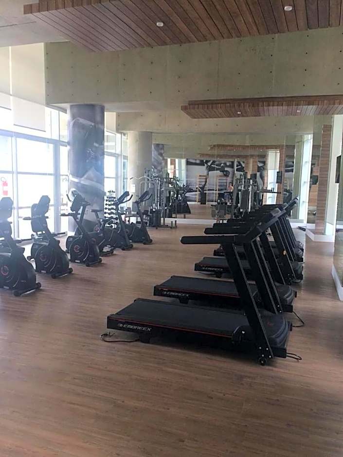 Vista Mar Unlimited Frente Mar Ar Condicionado Garagem Arrumação Andar Alto e piscina aquecida, sauna e muito mais!