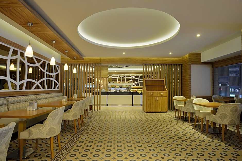 Maris Beach Hotel
