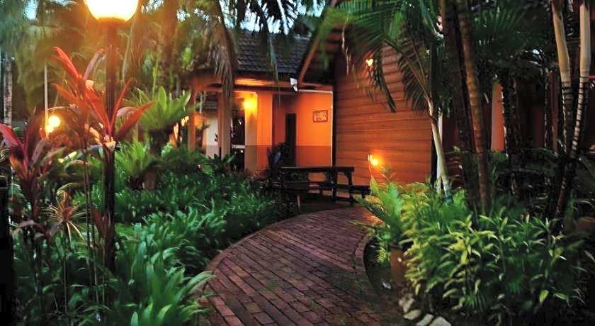 Six Villa Inn