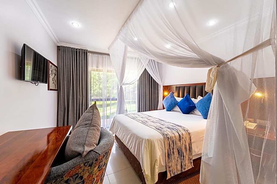 Azambezi River Lodge