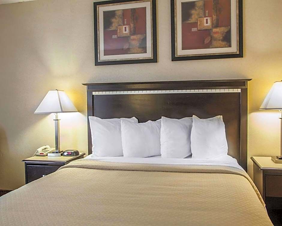 Quality Inn Aurora - Naperville Area