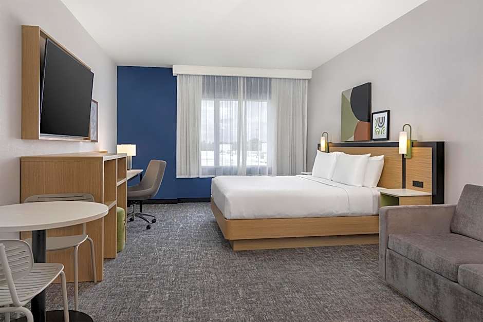 Spark by Hilton Montreal Brossard