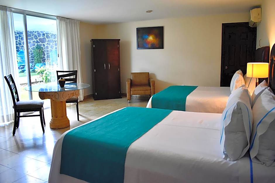 Country Hotel & Suites