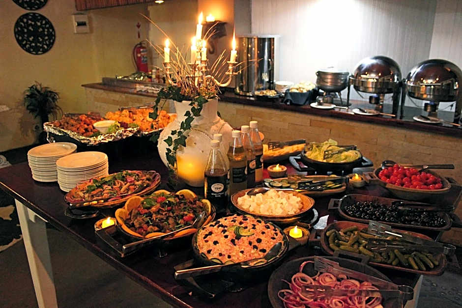 Emdoneni Lodge with Zululand Cat Conservation Project