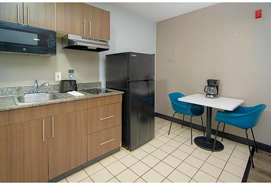 Studio 6 Extended Stay - West Palm Beach, FL