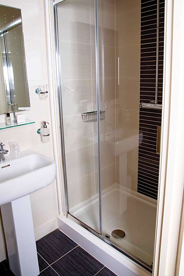 Gwesty'r Emlyn Hotel