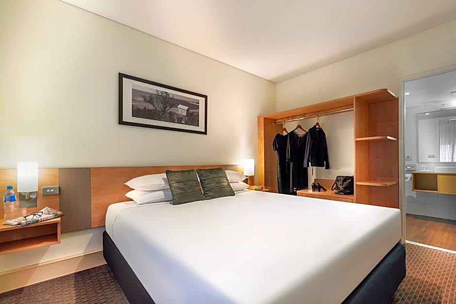 ibis Melbourne Hotel and Apartments
