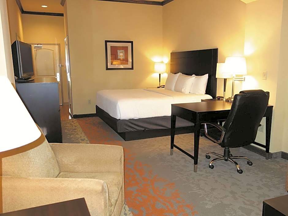 Photo 1 of 4 of 1 King Bed, Mobility Accessible, Roll in Shower