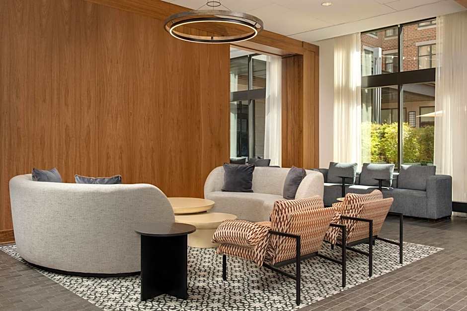 Courtyard by Marriott Richmond Downtown