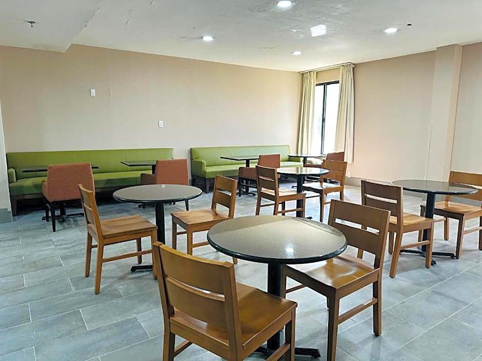 Ashbourne Hotel Canton/Hall of Fame I-77