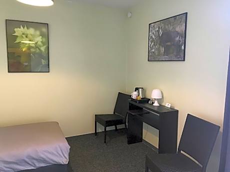 Twin 9-Twin room-Premium-Ensuite with Bath-Countryside view