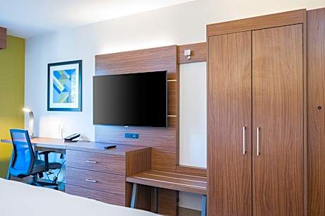 Standard King Room with Mobility Accessible Tub