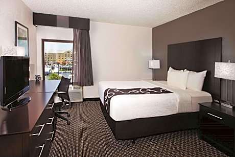 Double Room with Two Double Beds and Bath Tub - Mobility Accessible/Non-Smoking