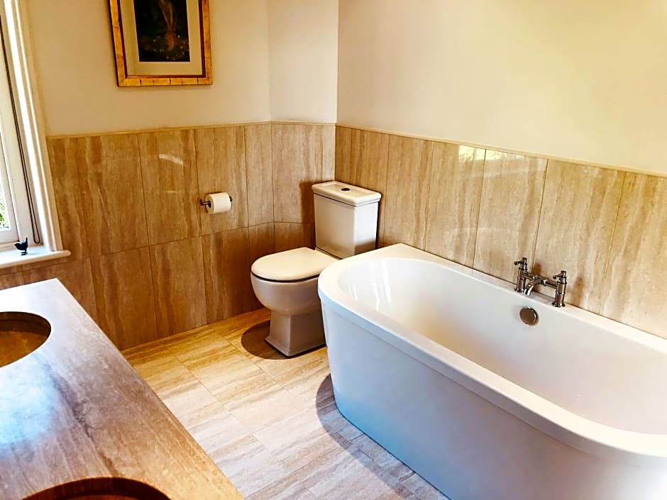 Somerleyton Meadows - The Hideaway Hut & Hot Tub