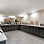 La Quinta Inn & Suites by Wyndham Minneapolis Northwest