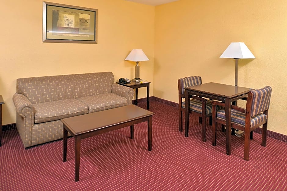 Photo 1 of 5 of 1 King Bed Suite, Nonsmoking