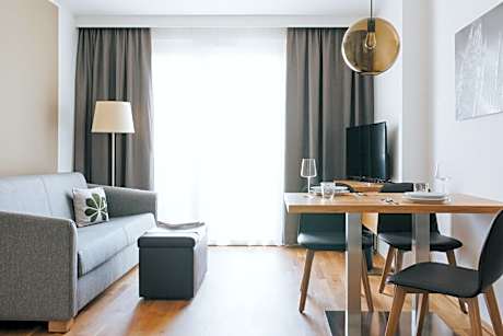 Apartment with Garden View