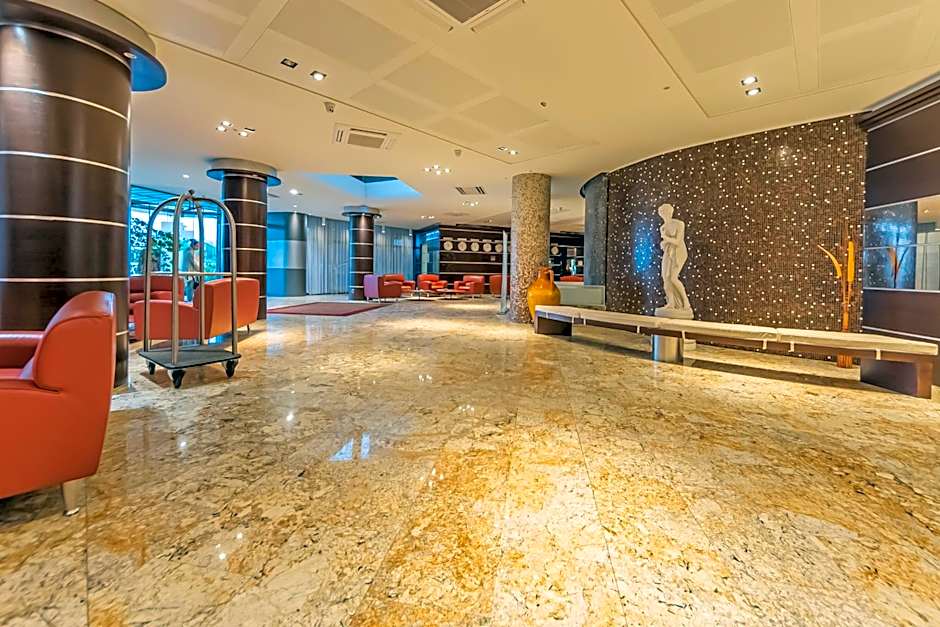 Dado Hotel International