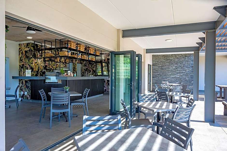 Upmarket Stunner in Ballito 360 with Inverter