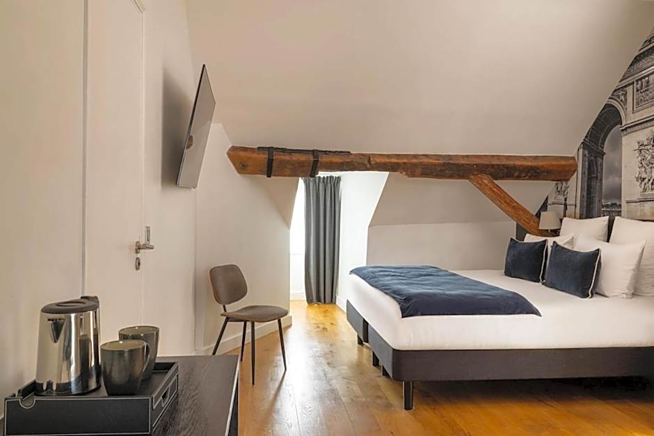 Midnight Hotel Paris