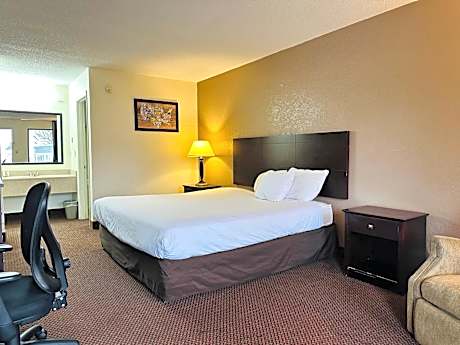 1 King Bed Nonsmoking