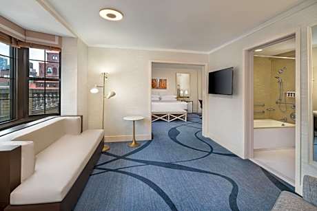 One-Bedroom Suite with Tub - Mobility Accessible
