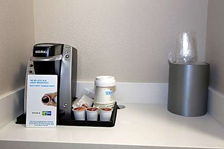 2 Queen Beds Suite Sofa Bed