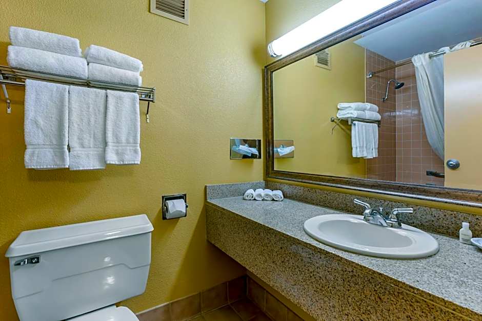 Clarion Inn & Suites Roswell