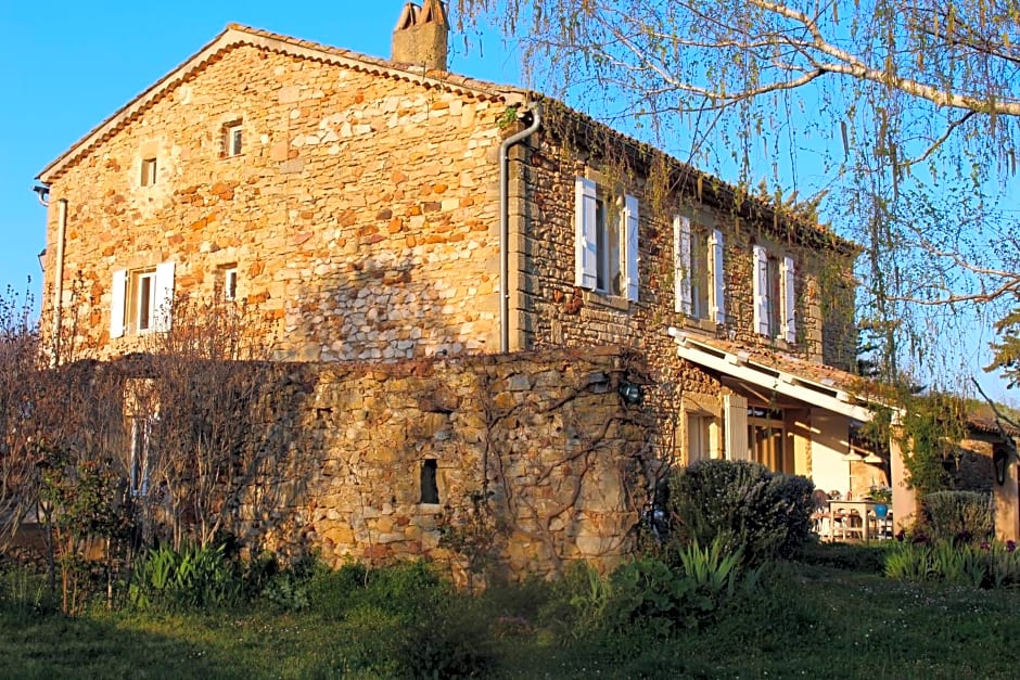 Les Romarins B&B, 10 min d'Uzès, piscine et grand jardin, Table d'hôte