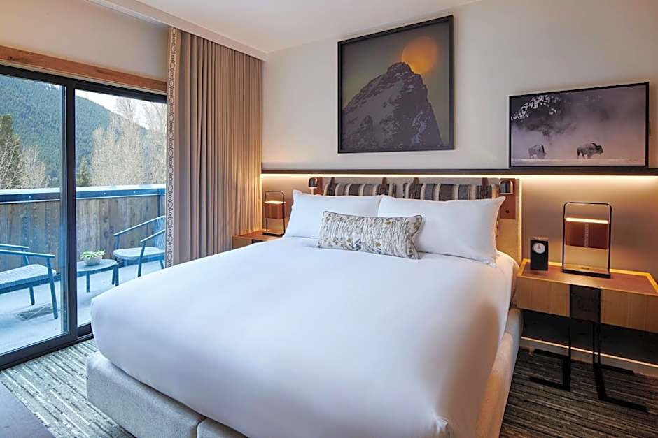 The Cloudveil, Autograph Collection