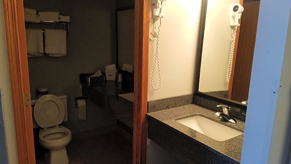 Boarders Inn & Suites by Cobblestone Hotels - Superior/Duluth