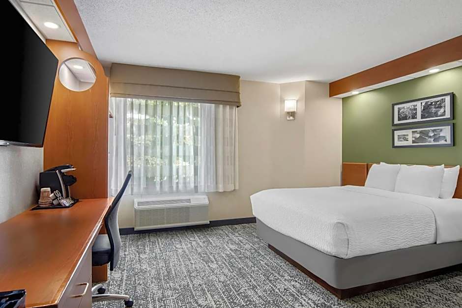 Sleep Inn & Suites Bay View Acme - Traverse City