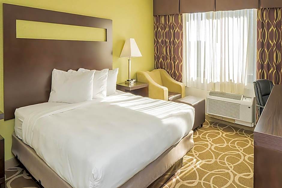 Elimwood Hotel, a Ramada by Wyndham