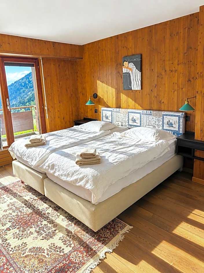 Hotel Between