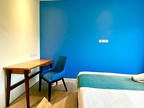 One-Bedroom Apartment with Balcony and Mountain View