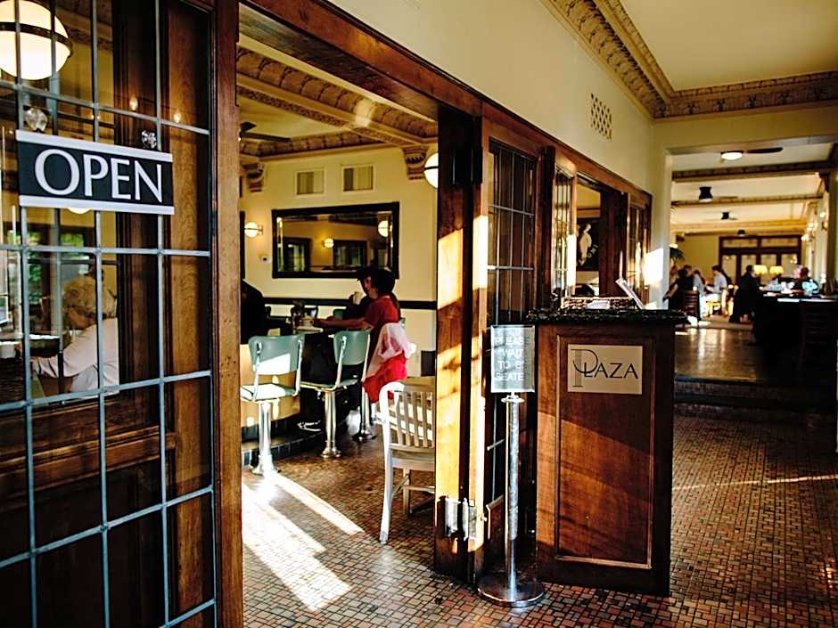 The Plaza Hotel - Milwaukee