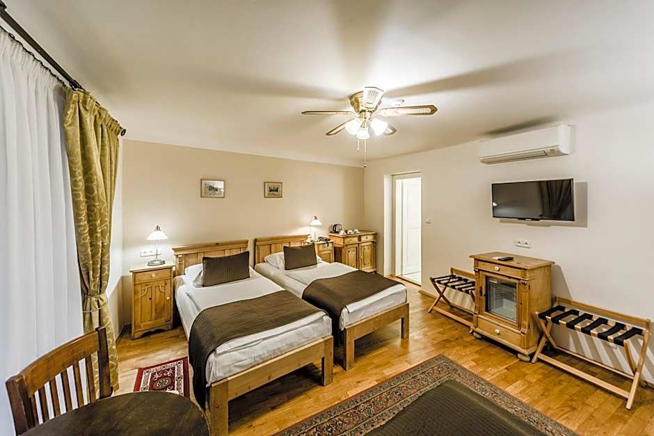 Archibald At The Charles Bridge