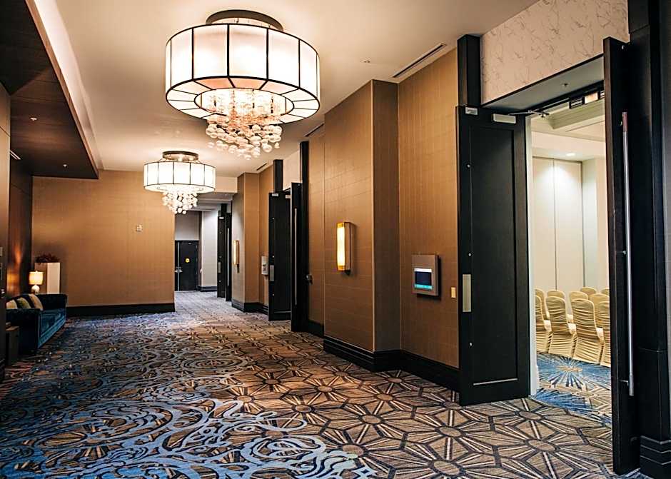 Embassy Suites By Hilton Louisville Downtown