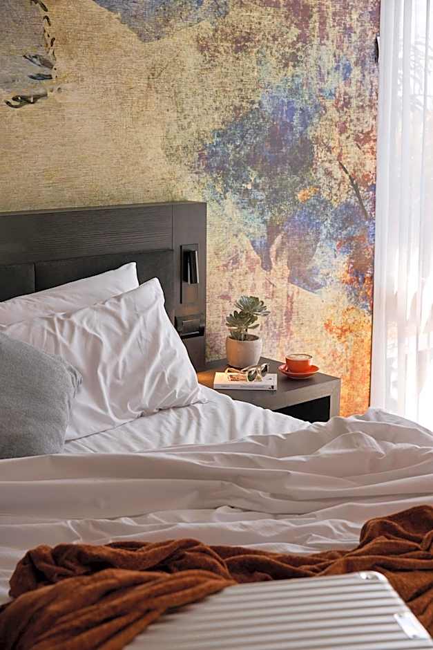 Kennigo Hotel Brisbane, Independent Collection by EVT