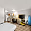 Days Inn & Suites by Wyndham Rochester South
