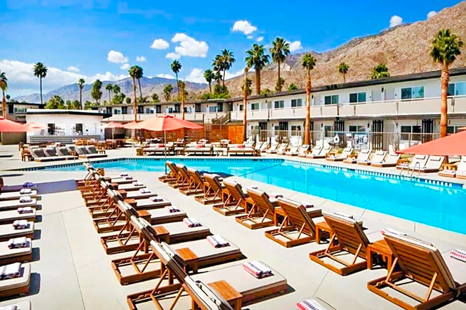 V Palm Springs