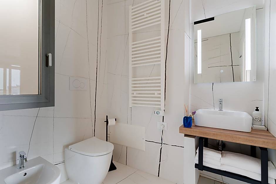 Glass House - Smart Rooms & Parking