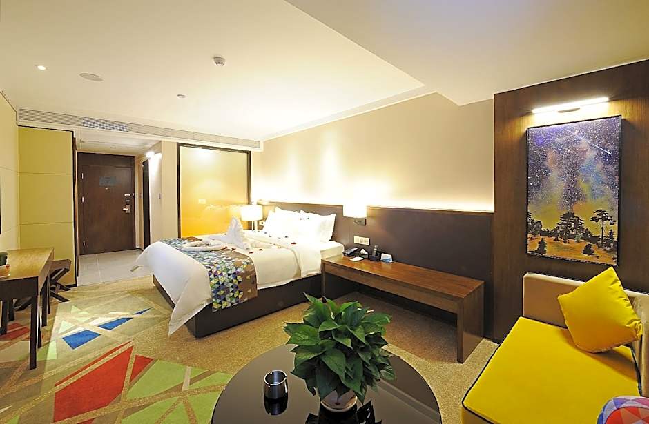 ZMAX Hotel Guangzhou Railway Station Sanyuanli  Metro Station