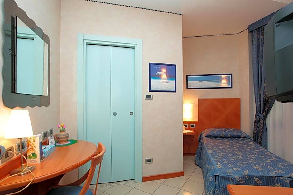 Photo 1 of 8 of Single Room